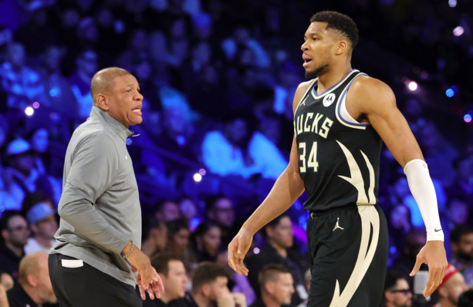 乐鱼体育app下载-里弗斯回应字母流言：他说想留在雄鹿 作为主帅我只能以此为依据