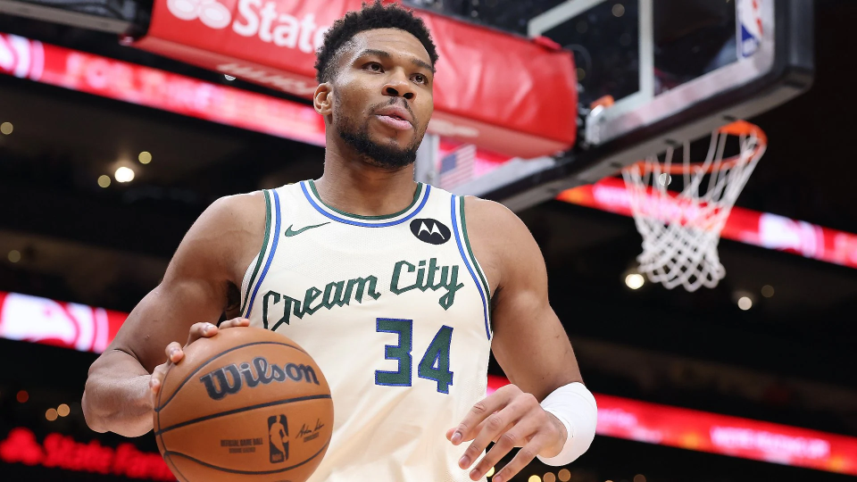 乐鱼体育app下载-里弗斯回应字母流言：他说想留在雄鹿 作为主帅我只能以此为依据