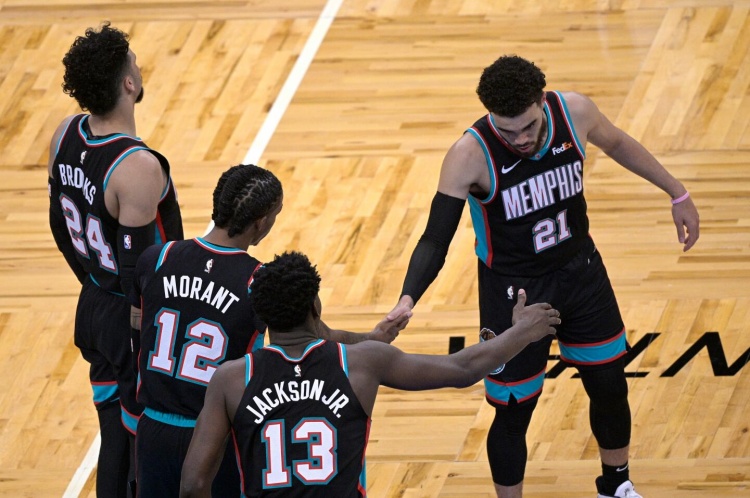 乐鱼体育app官网-NBA“返乡”大乱斗：东契奇弗拉格聚首 詹欧合体 马刺&amp;雷霆太炸裂